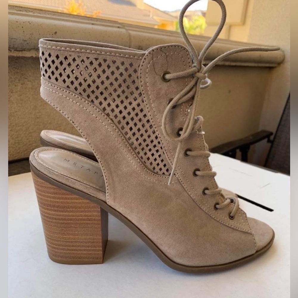 Metaphor Tiana Lace Up Heel Bootie
